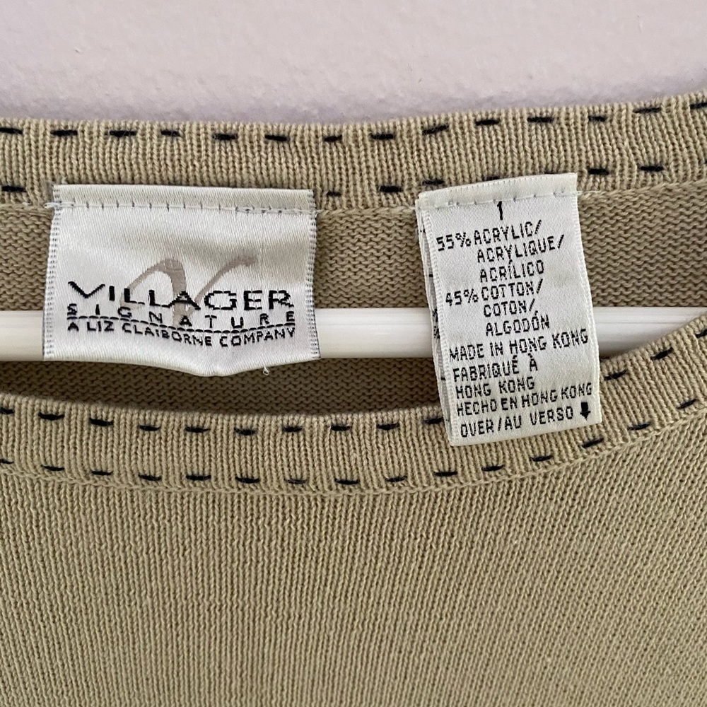 Villager Signature Top - Picture 2 of 3